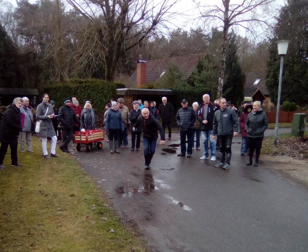 Irene K. und Ihre Gruppe beim Boßeln im Resort Lüneburger Heide